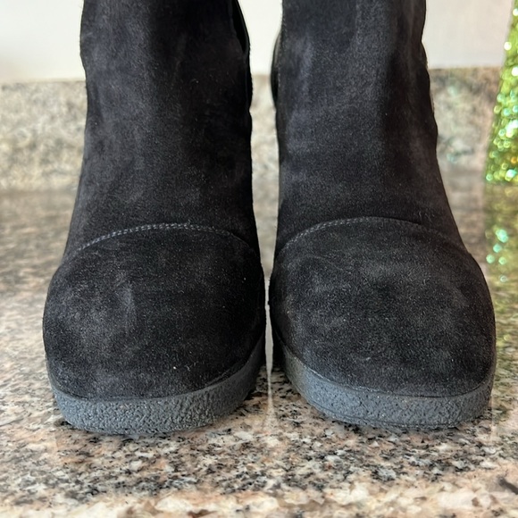 Louis Vuitton Suede Calfskin Crossroads Wedge Ankle Boots - Picture 7 of 16